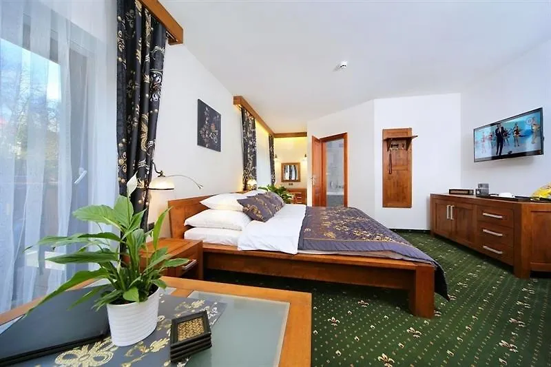 Hotel Central 1920 Spindleruv Mlyn 4*,